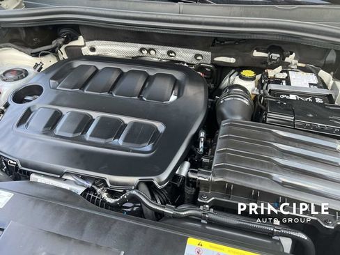 Used 2026 Volkswagen Tiguan SEL R-Line AWD/4WD image 35