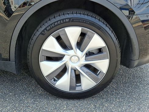 Used 2023 Tesla Model Y Long Range AWD/4WD image 8