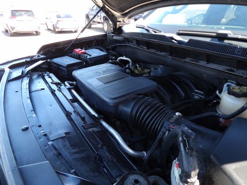 Used 2022 Chevrolet Suburban Premier image 25