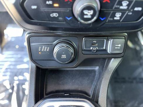 Certified 2023 Jeep Renegade Latitude w/ Sun/Sound Group AWD/4WD image 20