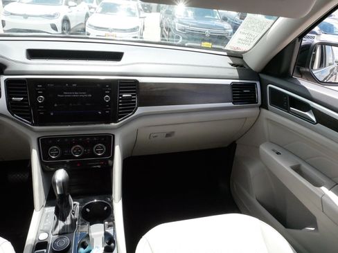 Used 2022 Volkswagen Atlas SE w/ Panoramic Sunroof Package AWD/4WD image 11
