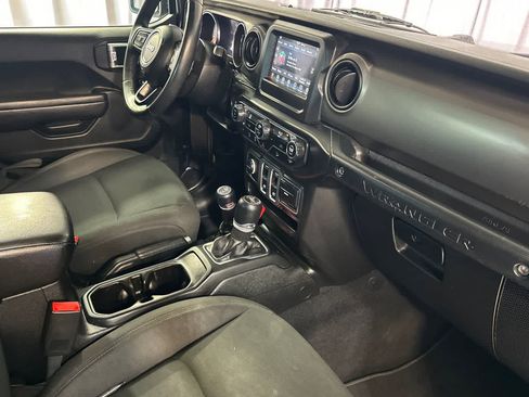 Used 2018 Jeep Wrangler Sport AWD/4WD image 18