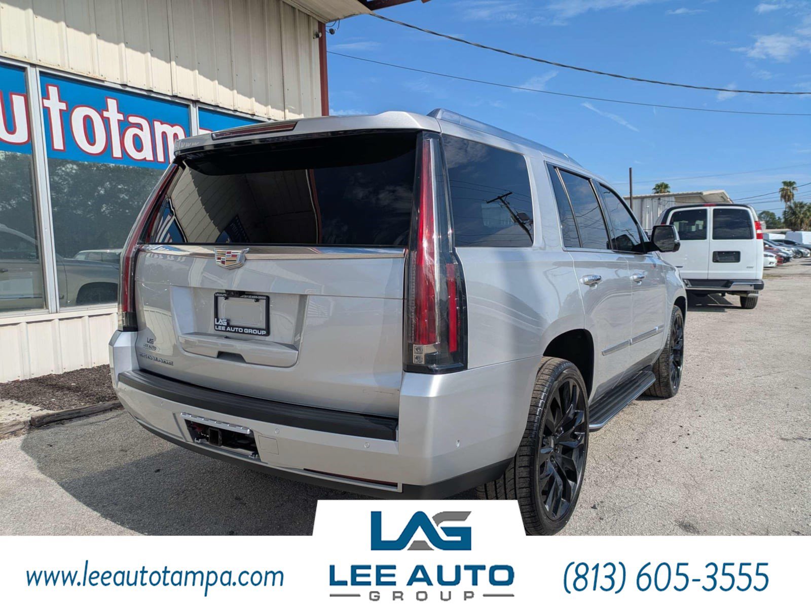 Used 2020 Cadillac Escalade Luxury RWD image 3