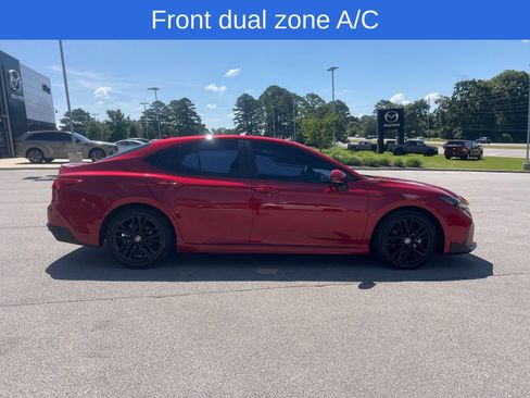 Used 2025 Toyota Camry SE w/ Convenience Package FWD image 4