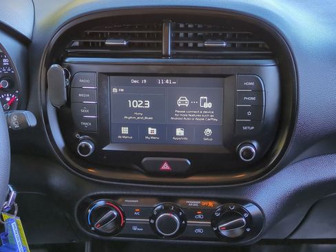 Certified 2021 Kia Soul S image 18