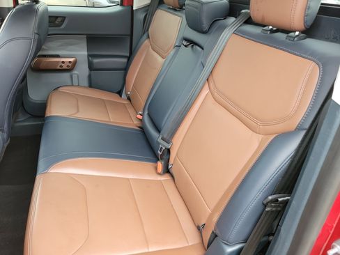 Used 2022 Ford Maverick Lariat w/ Lariat Luxury Package image 7