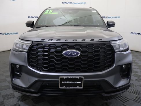 Used 2025 Ford Explorer ST-Line image 13