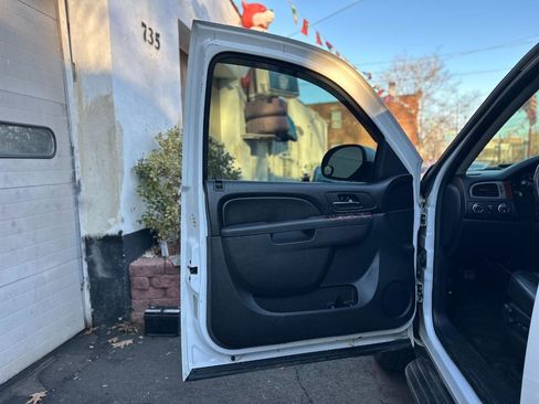 Used 2011 GMC Yukon XL SLT image 22