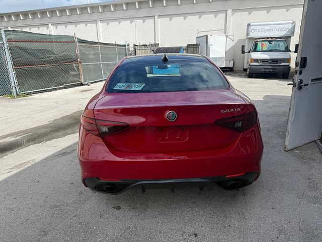 Used 2023 Alfa Romeo Giulia Veloce RWD image 4