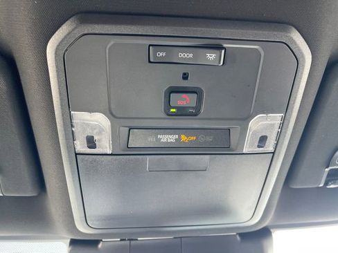 Used 2025 Toyota Tacoma TRD Sport image 19