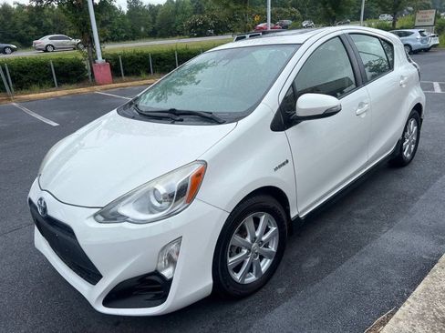 Used 2017 Toyota Prius C Three FWD image 3