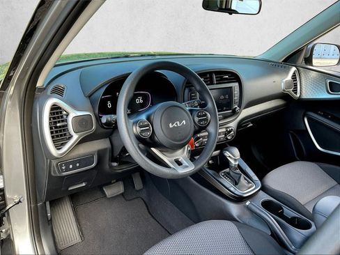 Used 2025 Kia Soul LX FWD image 13