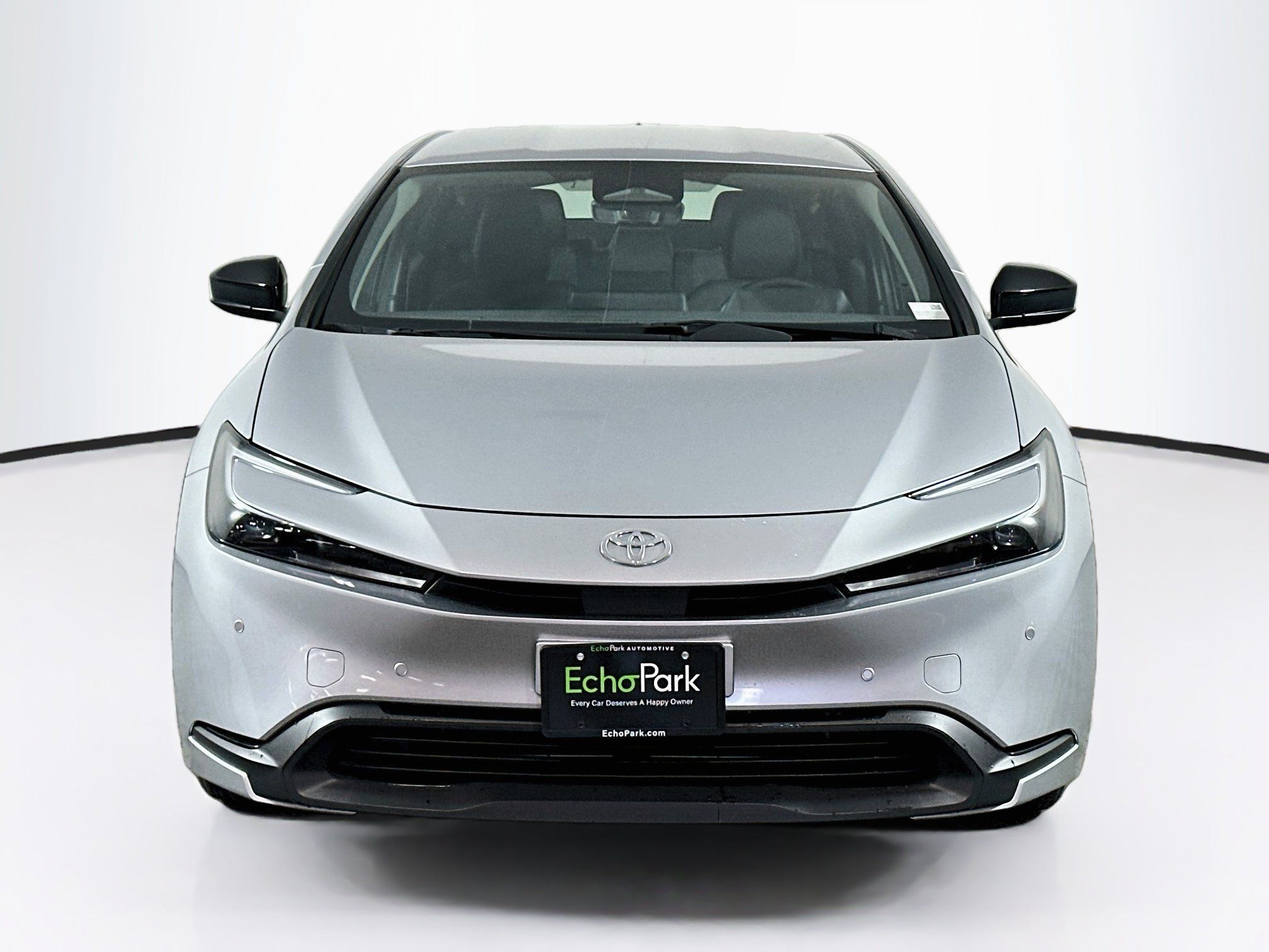 Used 2025 Toyota Prius LE FWD image 2