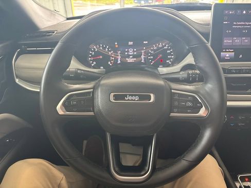 Used 2025 Jeep Compass Limited AWD/4WD image 10