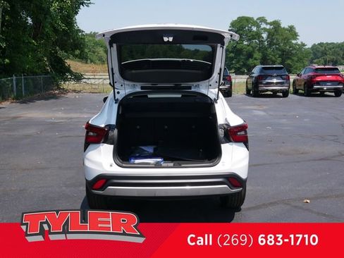 New 2025 Chevrolet Trax LT image 17