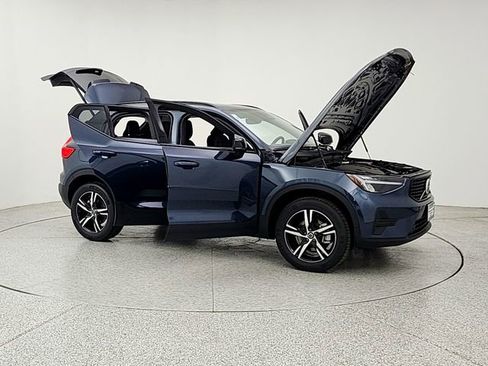 New 2026 Volvo XC40 B5 Core w/ Climate Package AWD/4WD image 10