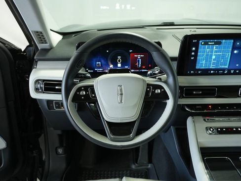 Used 2025 Lincoln Aviator Reserve w/ Equipment Group 201A image 13