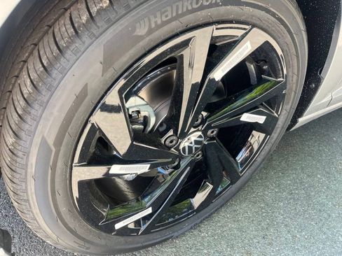 New 2025 Volkswagen Jetta SE image 2