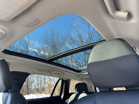 Certified 2025 Volvo V60 B5 Cross Country Plus image 19