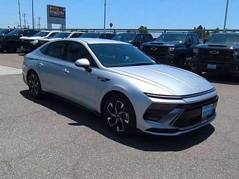 Used 2025 Hyundai Sonata SEL FWD image 2