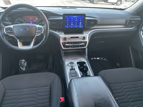 Used 2021 Ford Explorer XLT image 16