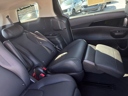 Used 2025 Kia Carnival SX Prestige FWD image 53