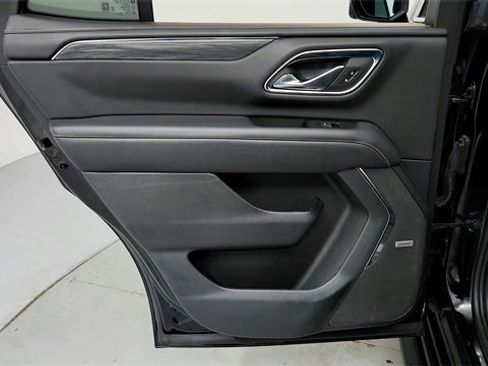 Used 2023 GMC Yukon SLT w/ SLT Luxury Package image 17