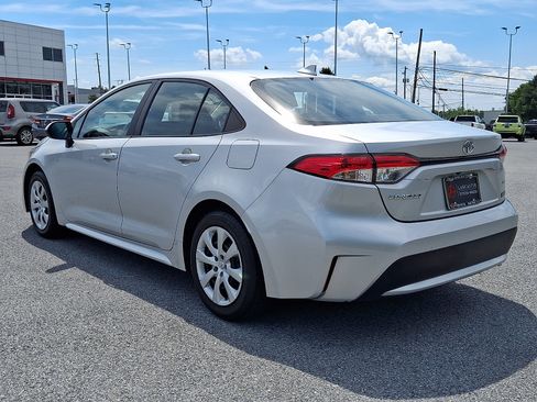 Used 2022 Toyota Corolla LE FWD image 5