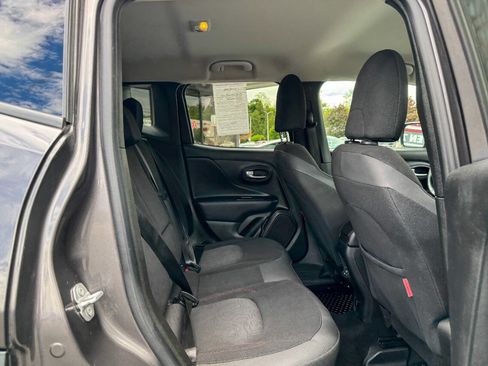 Used 2019 Jeep Renegade Trailhawk w/ UConnect 8.4 Nav Group AWD/4WD image 16