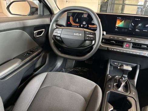 Used 2025 Kia K4 LXS FWD image 33