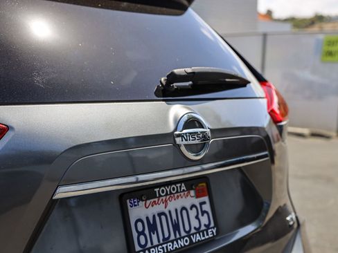 Used 2019 Nissan Rogue SV w/ Sun & Sound Touring Package FWD image 9