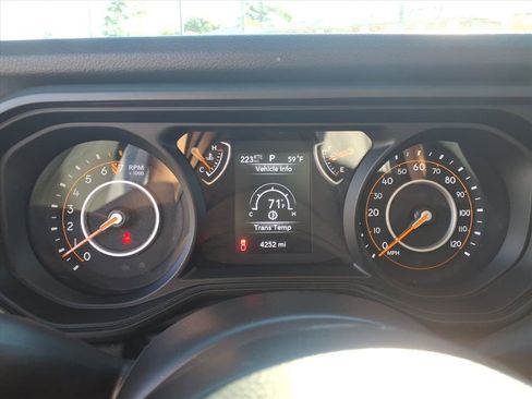 Used 2024 Jeep Gladiator Sport image 21