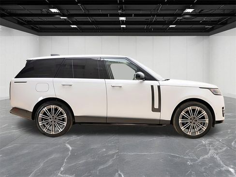Used 2025 Land Rover Range Rover Autobiography image 14