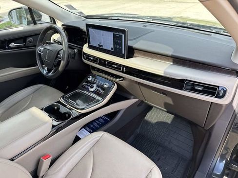 Certified 2023 Lincoln Nautilus Reserve image 14