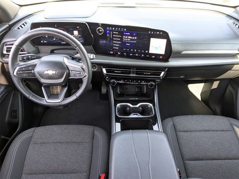 Used 2025 Chevrolet Traverse LT image 15