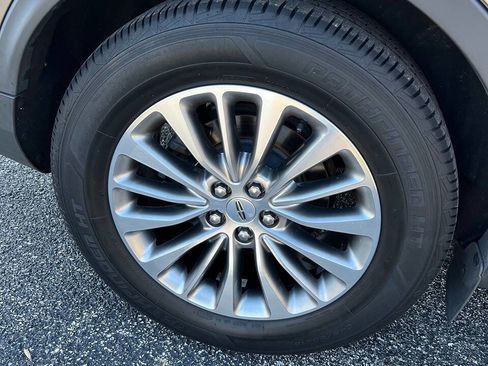 Used 2017 Lincoln MKX Select image 22