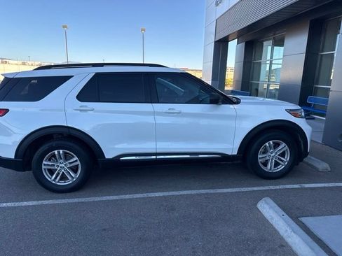 Used 2024 Ford Explorer XLT RWD image 2