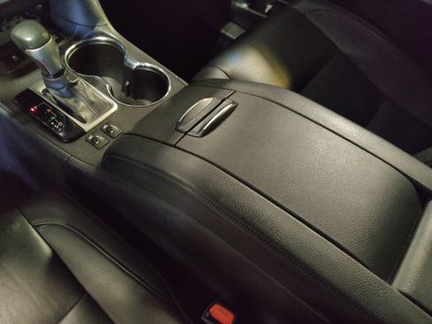 Used 2019 Toyota Highlander XLE image 26