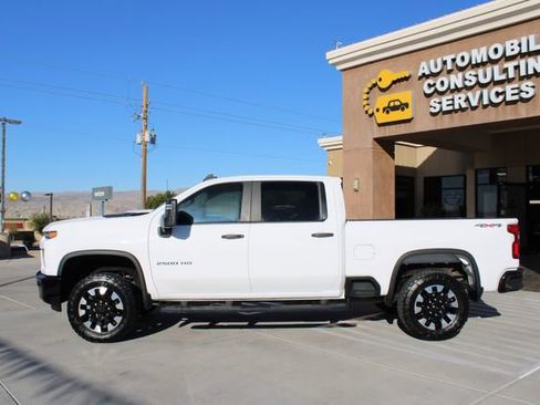 Used 2020 Chevrolet Silverado 2500 Custom w/ Custom Value Package image 2