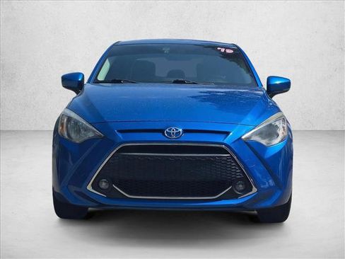 Used 2019 Toyota Yaris LE FWD image 2