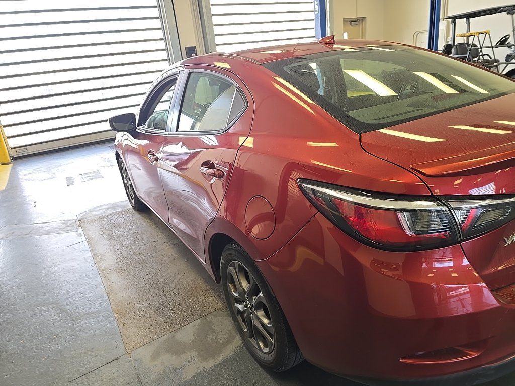Used 2019 Toyota Yaris LE FWD image 4