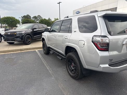 Used 2022 Toyota 4Runner SR5 AWD/4WD image 21
