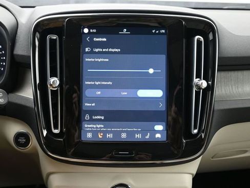 Used 2023 Volvo XC40 B5 Ultimate w/ Climate Package image 16