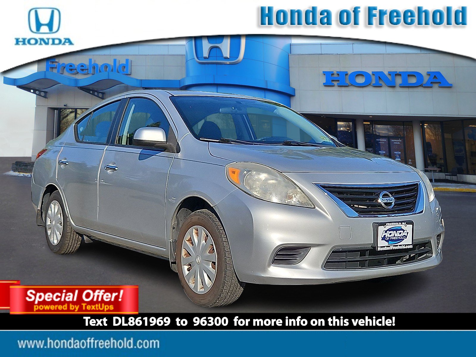 Used 2013 Nissan Versa SV w/ Convenience Pkg FWD image 1