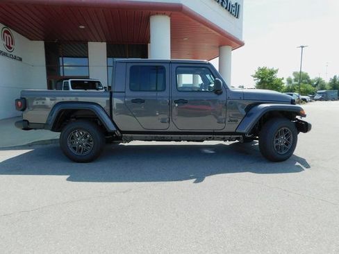 New 2025 Jeep Gladiator Sport image 10