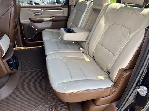 Used 2019 RAM 1500 Laramie AWD/4WD image 6