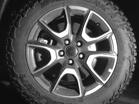 Used 2025 Jeep Compass Trailhawk AWD/4WD image 12
