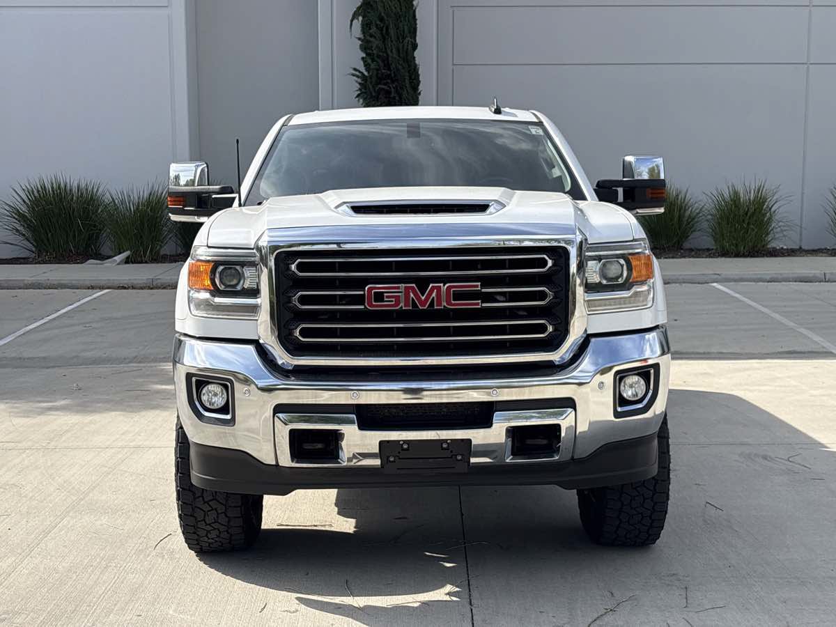Used 2018 GMC Sierra 2500 SLT w/ Duramax Plus Package AWD/4WD image 8