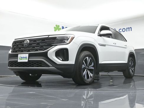 Used 2024 Volkswagen Atlas Cross Sport SE image 6