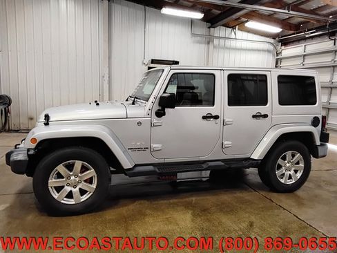 Used 2012 Jeep Wrangler Unlimited Sahara w/ Dual Top Group AWD/4WD image 5